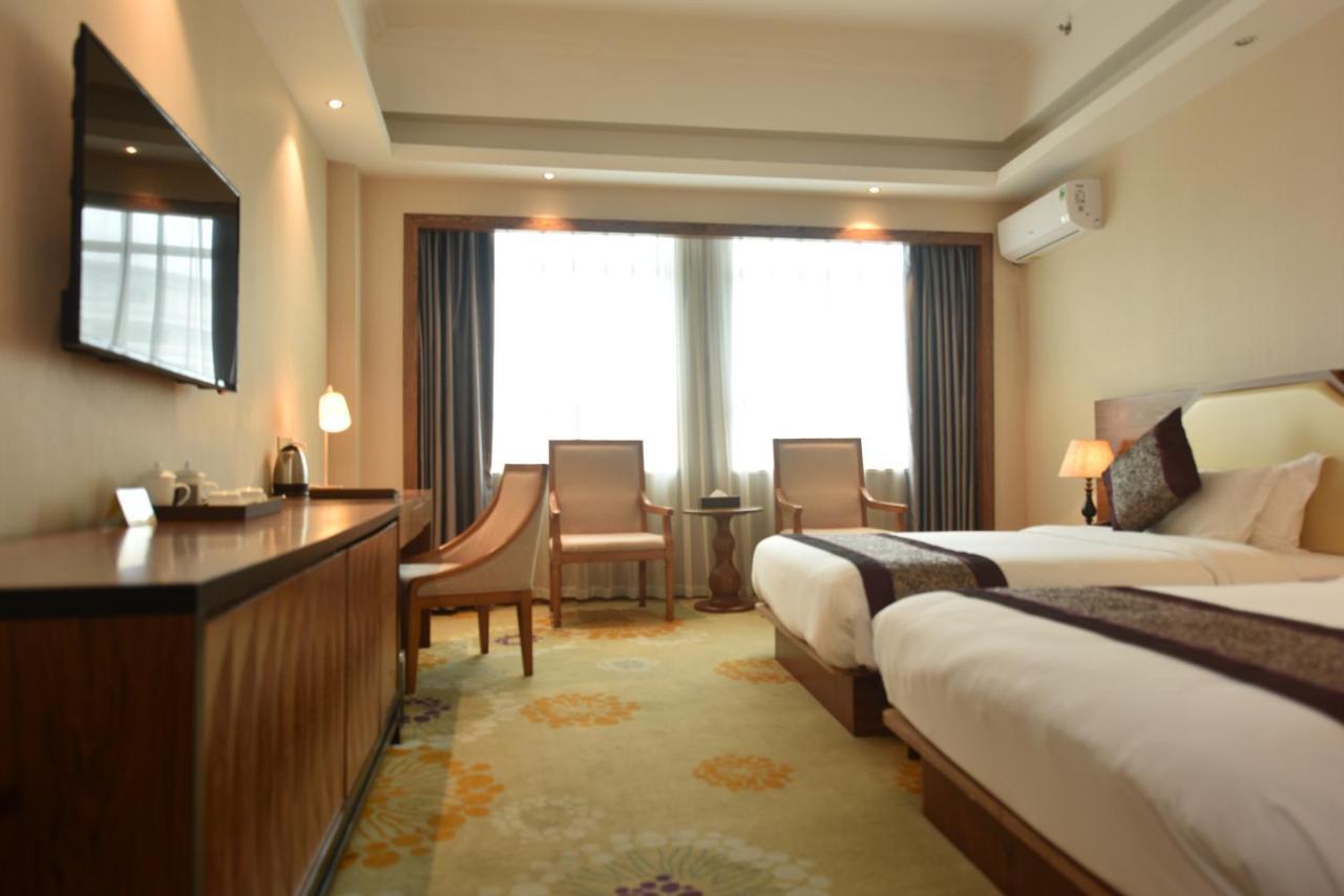 Hong Van Grand Hotel Mong Cai Exterior foto