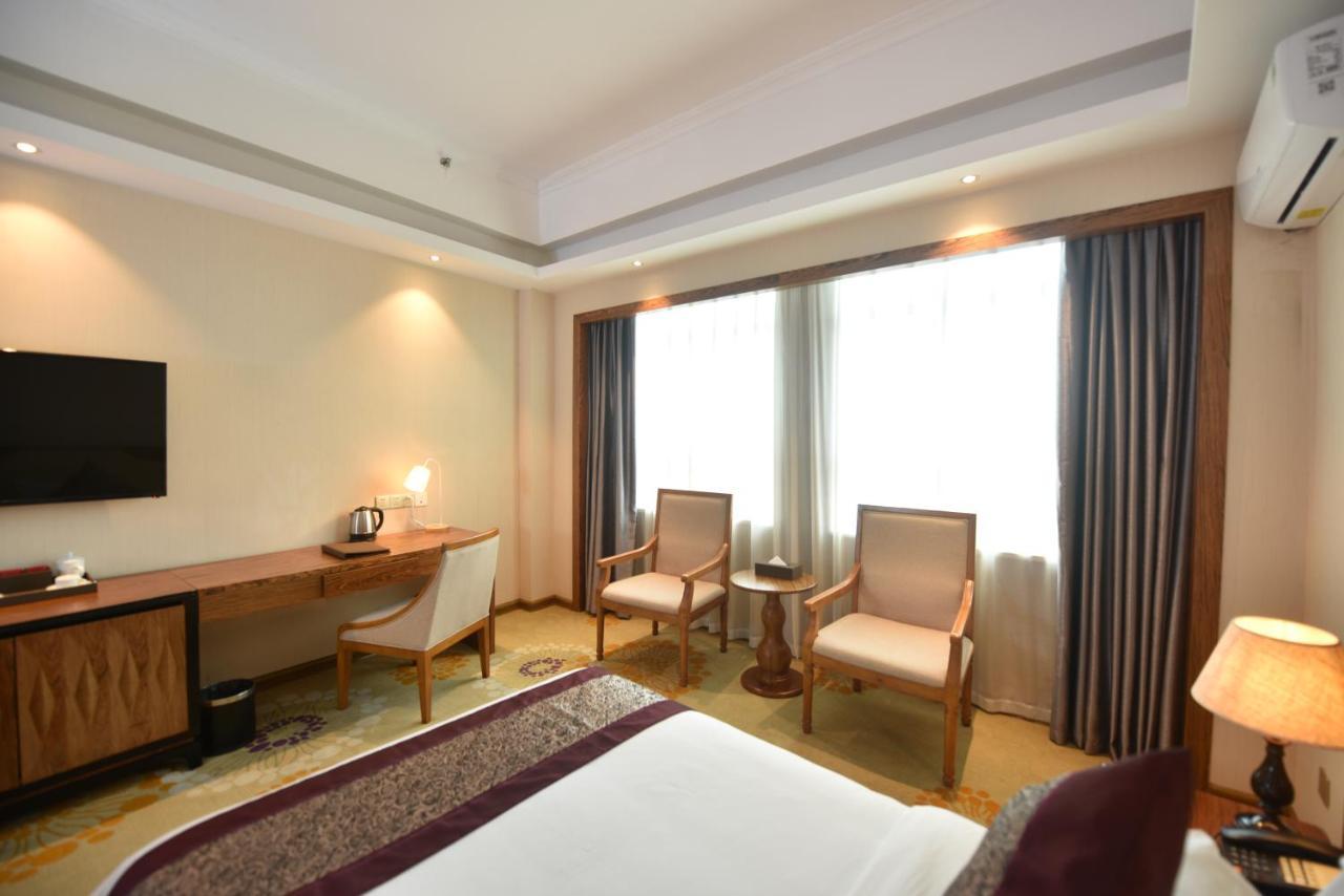 Hong Van Grand Hotel Mong Cai Exterior foto