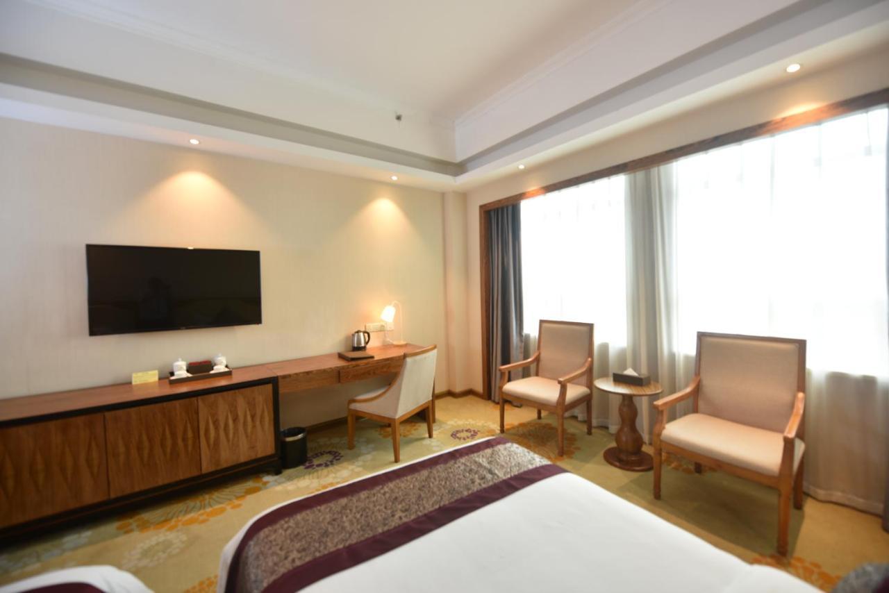 Hong Van Grand Hotel Mong Cai Exterior foto