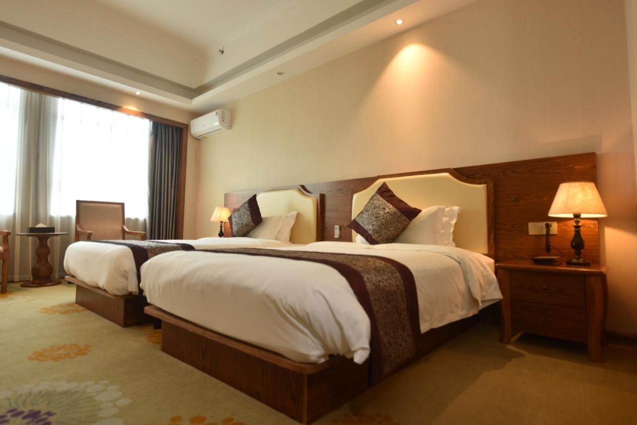 Hong Van Grand Hotel Mong Cai Exterior foto