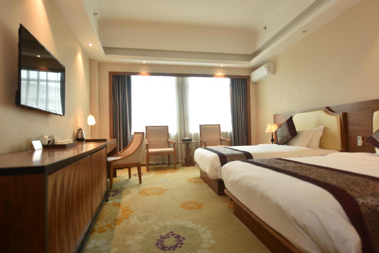 Hong Van Grand Hotel Mong Cai Exterior foto